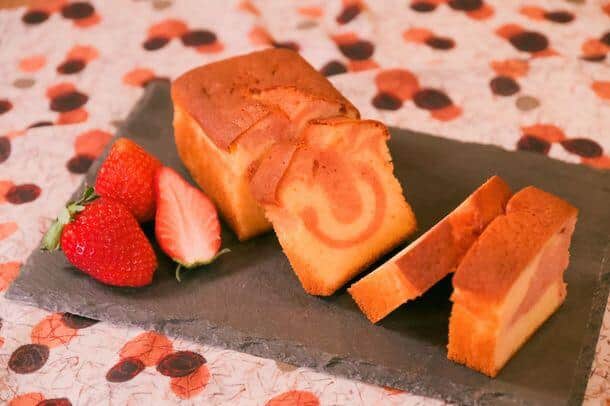 第一弾として、とちおとめ苺のパウンドケーキ 「恋吹雪デ・フレーズ」を発売
