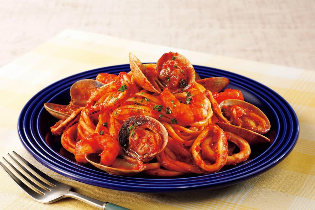 容器にリユースびんを使用した「トマトパスタソース」