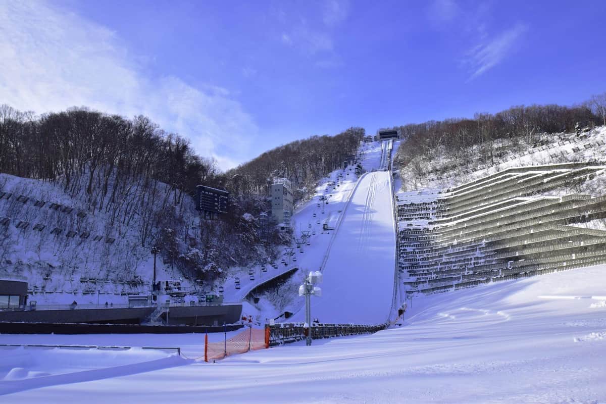 札幌冬季五輪は2030年の大本命か　バッハ会長「ひともうけ」のソロバン勘定