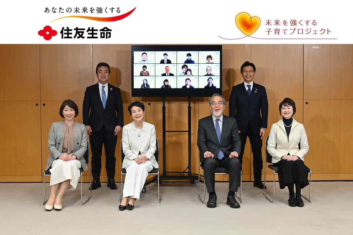 選考委員会メンバー、住友生命保険・高田幸徳社長、子育て支援活動の表彰部門受賞者