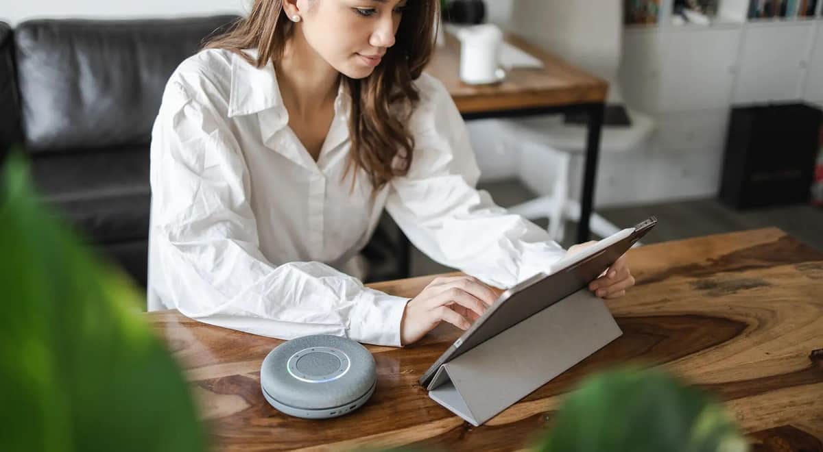 ワイヤレススピーカーフォン「SPACE」　小規模リモート会議にも