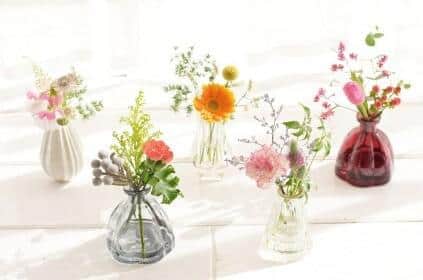 「流通規格外」の花を中心としたミニブーケを届ける、medelu「Mini」