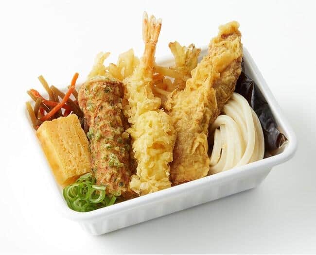 丸亀製麺「W鶏ちく天うどん弁当」　「鶏天」と「ちくわ磯辺天」が2つずつ