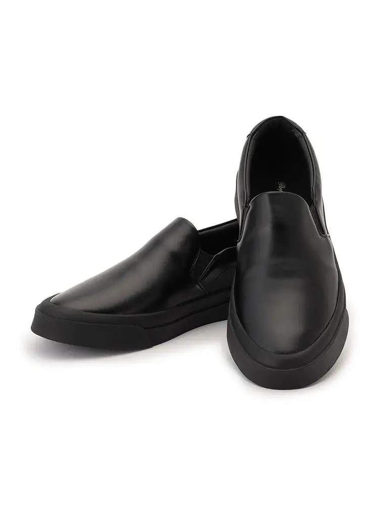 デイリーにもビジネスシーンにもマッチするプチプラシューズ