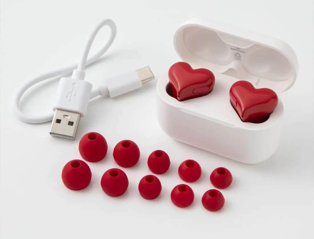 推しへの思いを形にしたハートのイヤホン