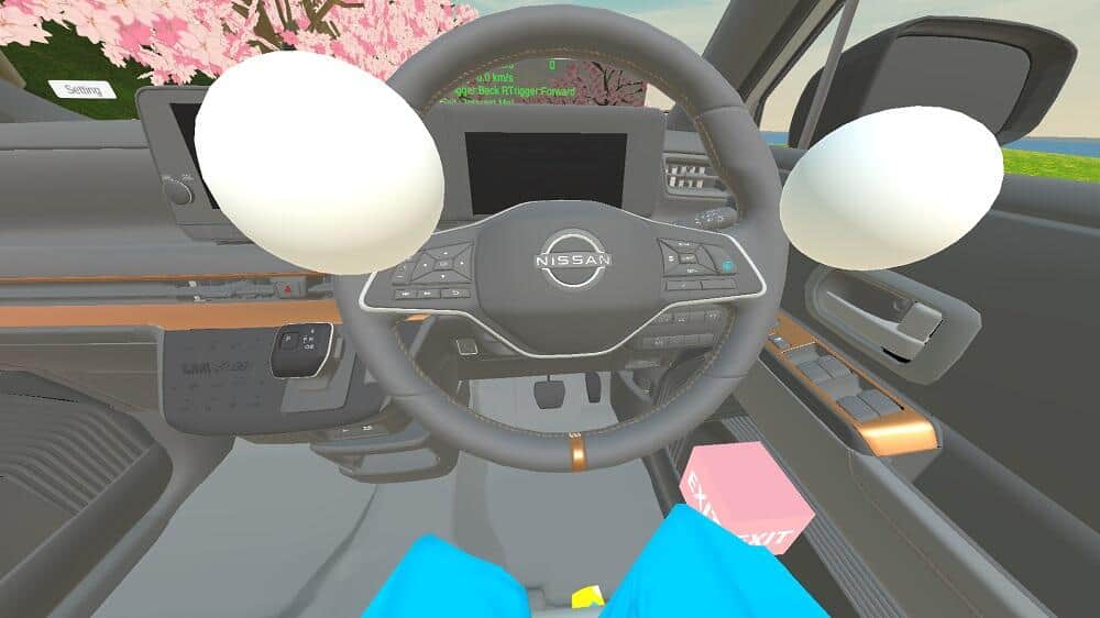 内装も再現　「ボール」をつかむ感覚で運転