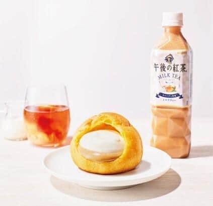 「ジャンボシュークリーム　午後の紅茶 ミルクティー」　銀座コージーコーナーから