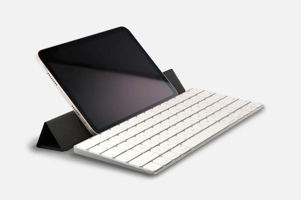 「Apple Magic Keyboard」対応スタンドカバー　カバンに入れてもかさばらない