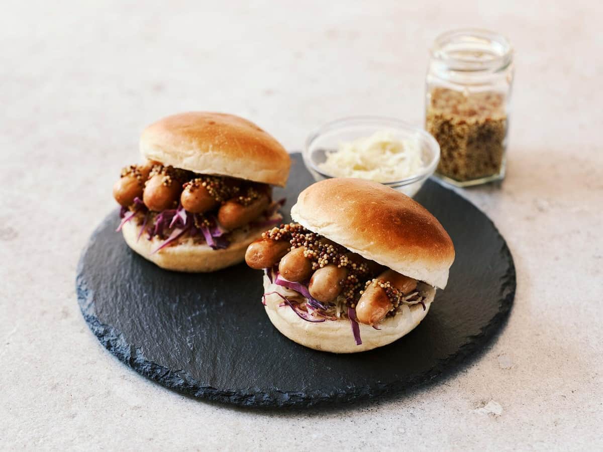 嶋田ハムの「ドイツポークソーセージ」を使用した新作バーガー