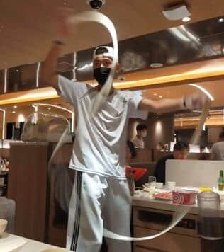 ガチ中華から脱却へ「海底撈火鍋」　日本人向けに「辛くないスープ」も