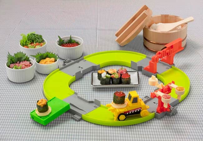 クッキングトイ「クルクルのりまき工場」　のりまき続々つくられる