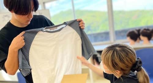 下関在住のデザイナーでトータルビューティ学科非常勤講師・浜井弘治氏の協力のもと、実施
