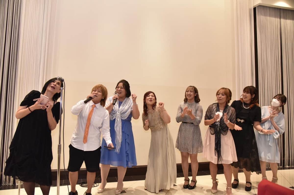 みんな「バタフライ」を歌ったり、余興をしてくれました