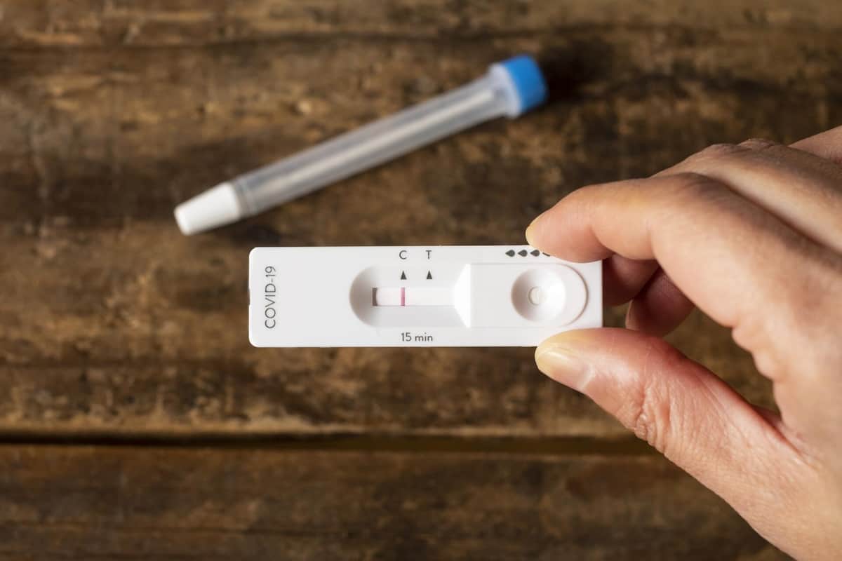 コロナ感染者の全数把握見直し　英米はすでに実施、自主検査をスムーズに