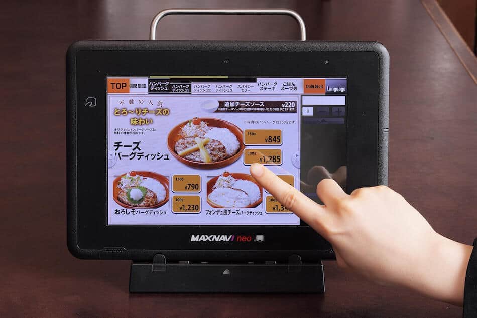 導入が進む注文用タブレット端末（アレフ広報提供　現在のメニュー内容と一部異なります）
