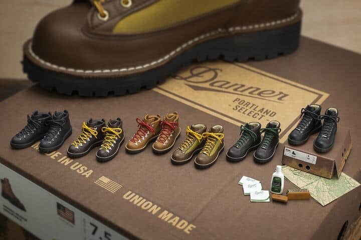 ワークブーツがミニフィギュアに　米国メーカー「DANNER」公式