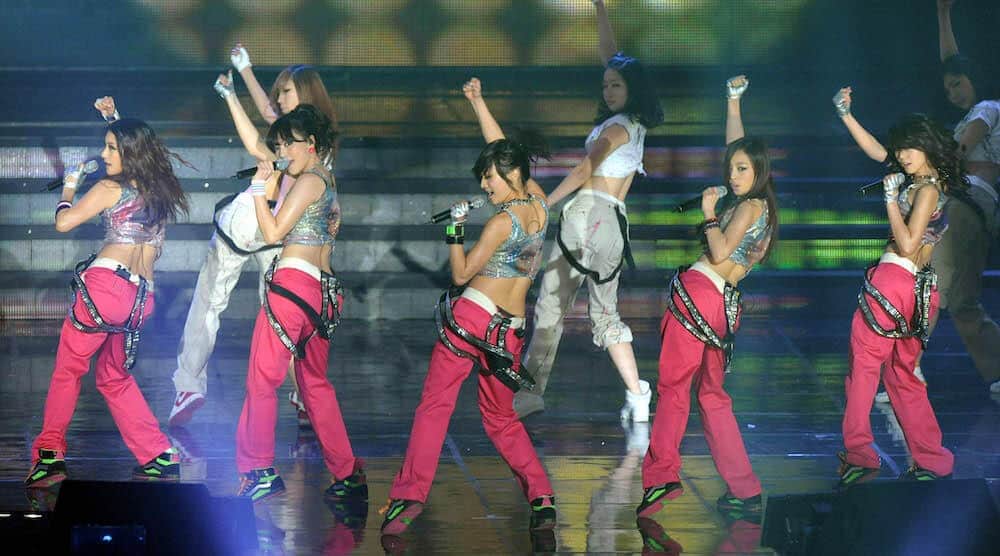 「ミスター」のヒップダンスを踊るKARA（写真：Sports Chosun/アフロ、2010年2月）