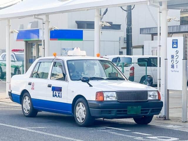 転倒記　土屋賢二さんは転ぶまいと選んだタクシーの横で転んだ