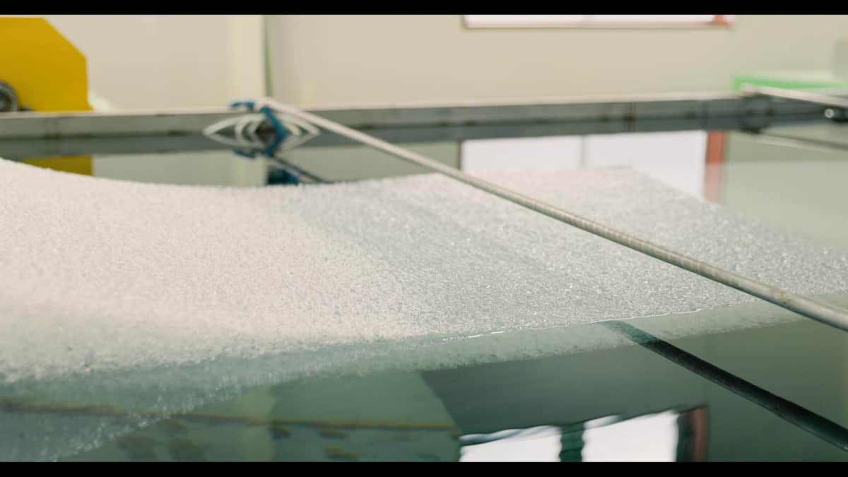 ライトウェーブの製造工程。特殊な製造方法により洗えてヘタリにくい特徴がある