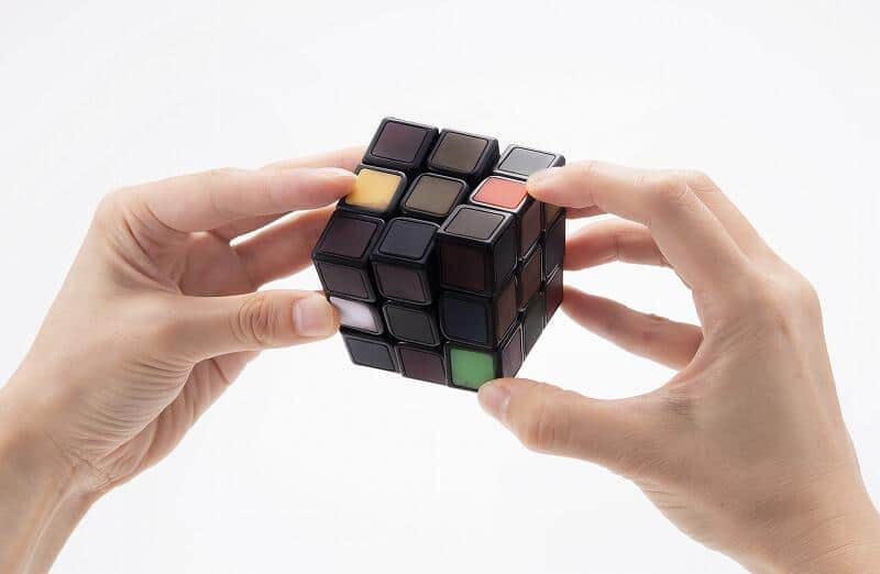 「ルービックキューブファントム」　温度で表面パネルの色が変化