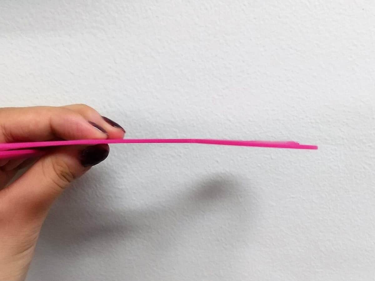 パーツ1枚の厚さは数ミリ程度（J-CASTトレンド編集部撮影）