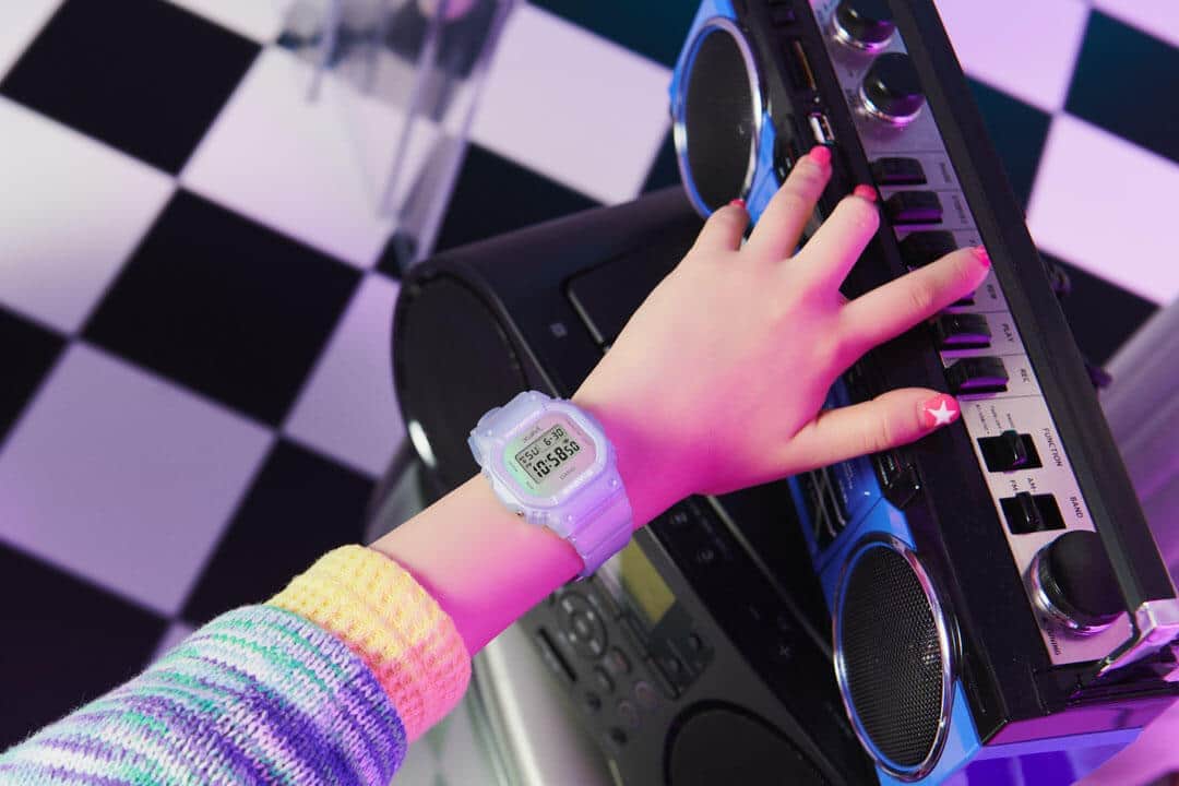 偏光カラーデザインとネオンカラーを配色