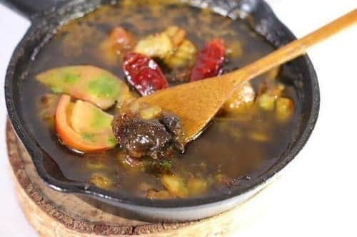 アヒージョはもちろん、辛味オイルとして料理にも使える