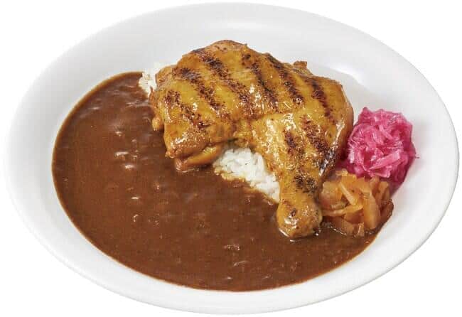 すき家「炭火焼きほろほろチキンカレー」　大きな骨付き鶏をトッピング