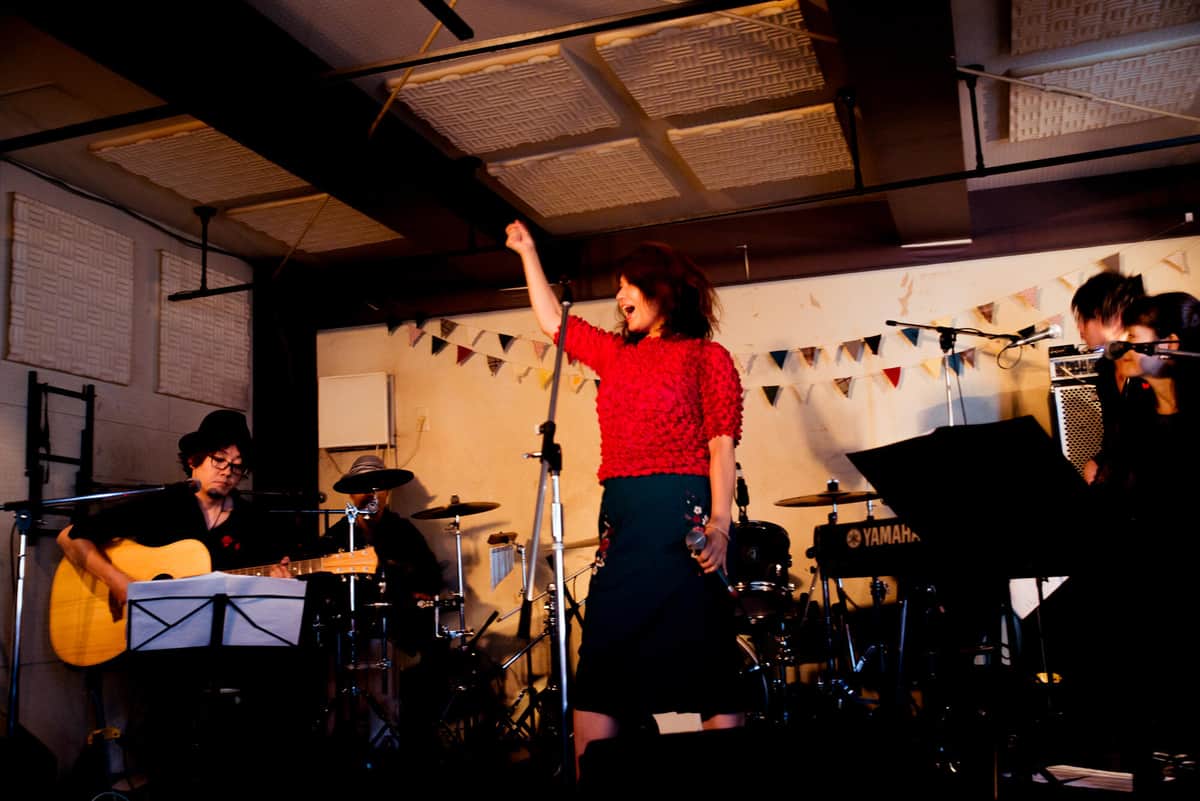 数少ない貴重なライブ写真（photo by Maki Amemori）