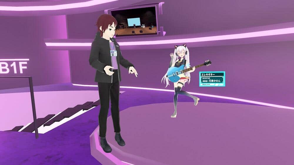 ベーシストVTuber（バーチャルユーチューバー）・花奏かのんさんのパネルが飾られている