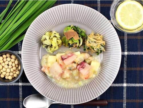 海の幸の旨味と鶏出汁のコクが広がる海鮮豆腐