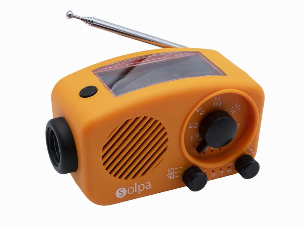 防災ラジオ「Chardio mini」　懐中電灯やスマホ充電と「1台4役」に