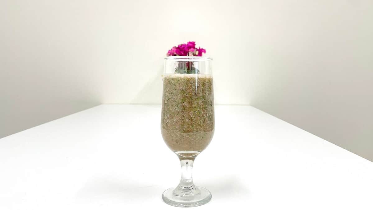 フルーツ5種とブロッコリー混ぜた結果　飲みやすいスムージー、でも見た目が