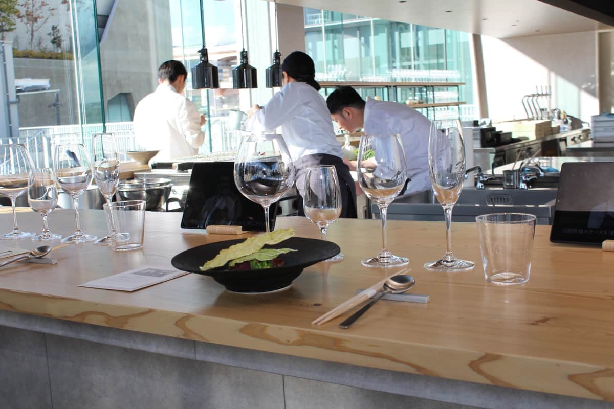 フェリシモの新レストラン「Sincro」　見て、聞いて、味わう「キッチンのある劇場」