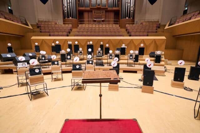 演奏者のいない「無人オーケストラ」　事前収録したプロの音がスピーカーから