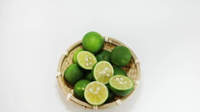 「すだち」不作で広がる影響　ぽん酢や酒の販売休止が相次ぐ