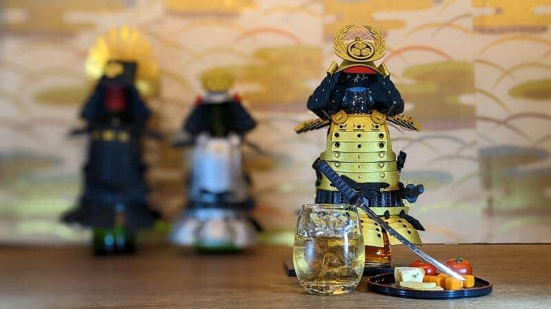 「三英傑」の鎧型ボトルカバー　日本刀テーブルピックとセット