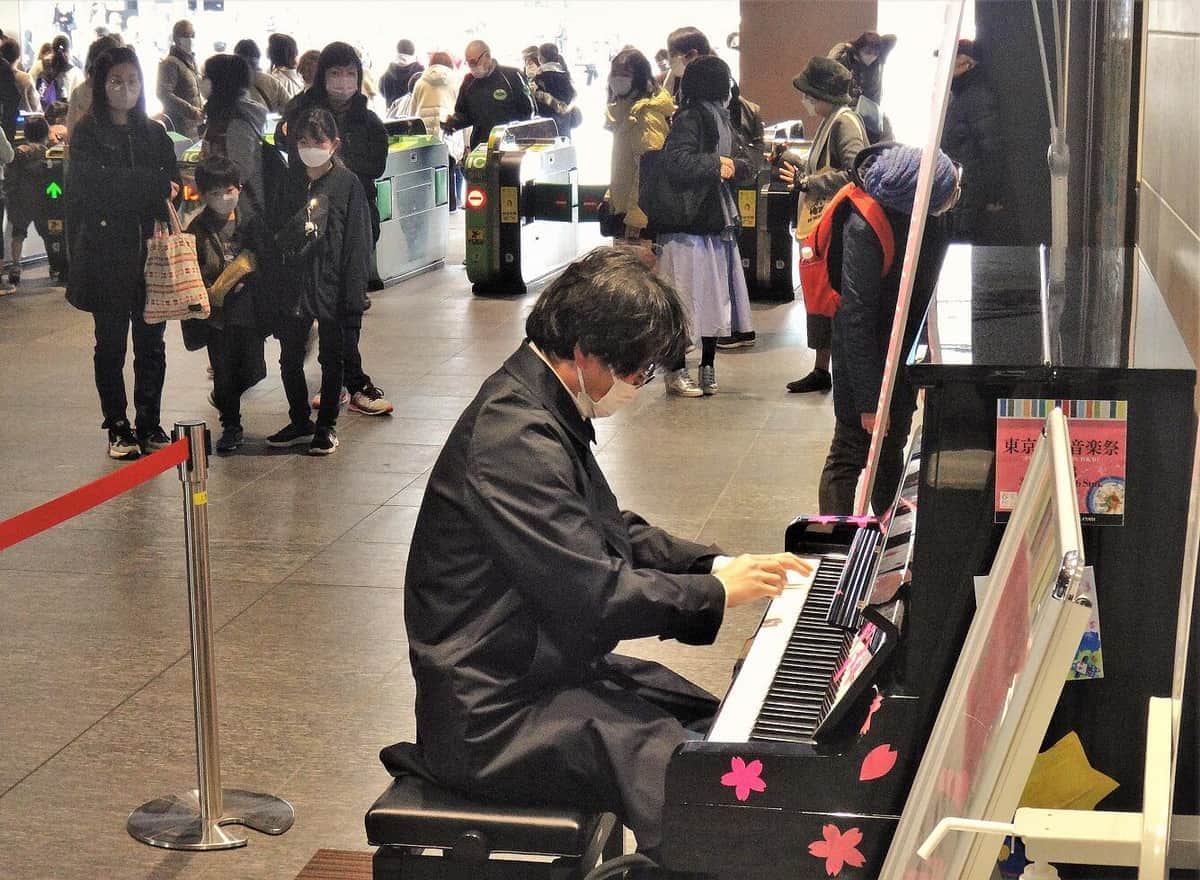 「大人ピアノ」　大江千里さんが中高年に勧める鍵盤デビュー
