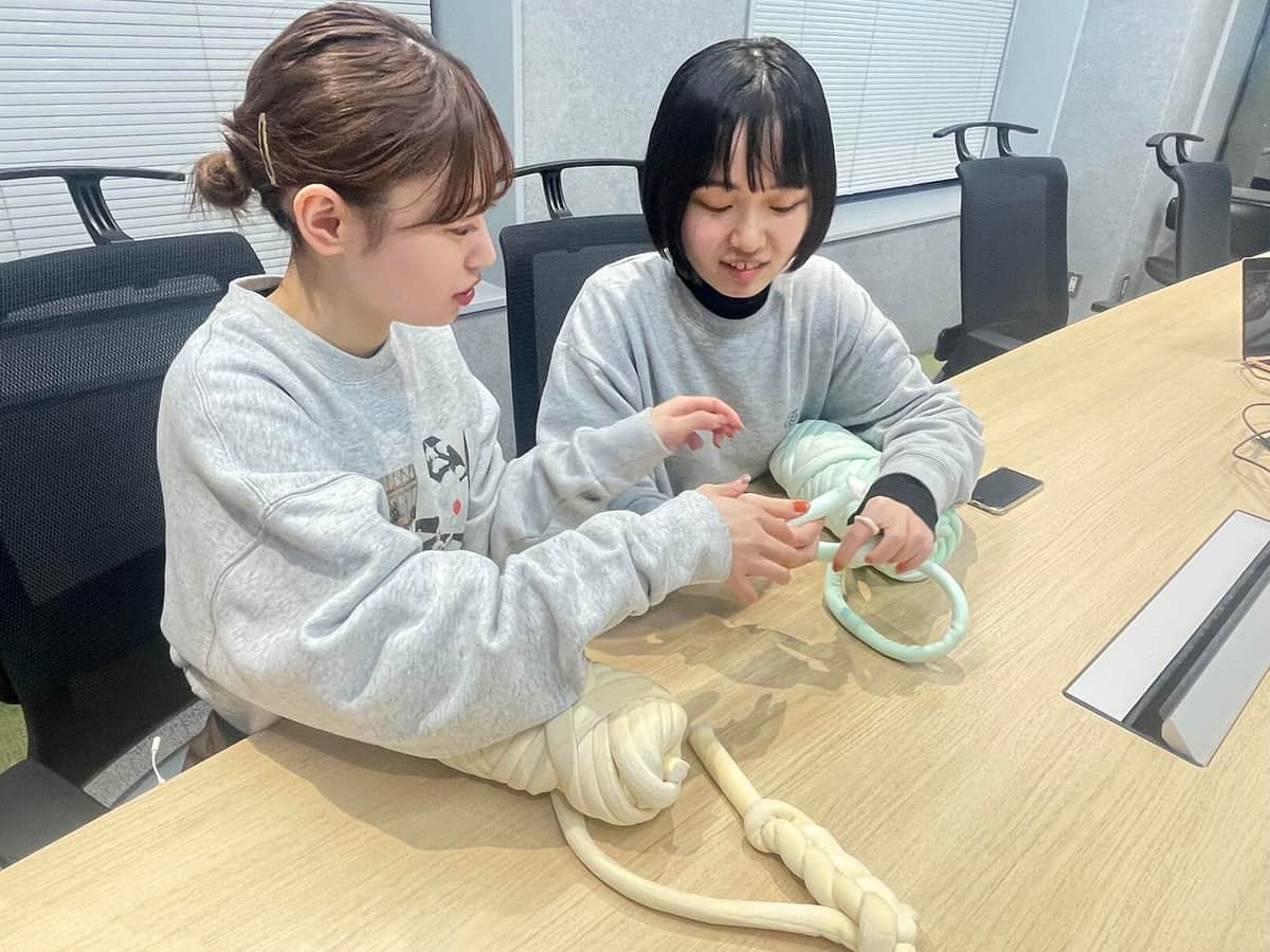（左から）武井捺さん、神谷菜々子さん