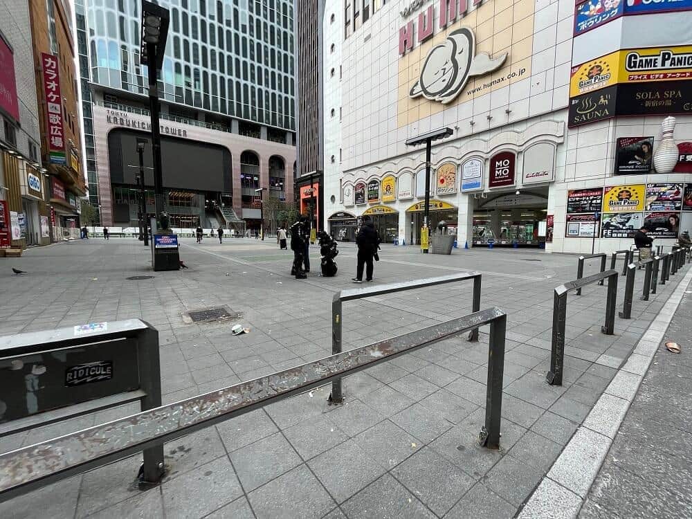 歌舞伎町「トー横」一斉補導の後に何が　現場で記者が見た「酒盛り」