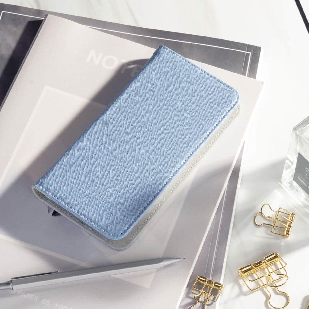 手帳型スマホケース　利き手に合わせて反転させて装着できる