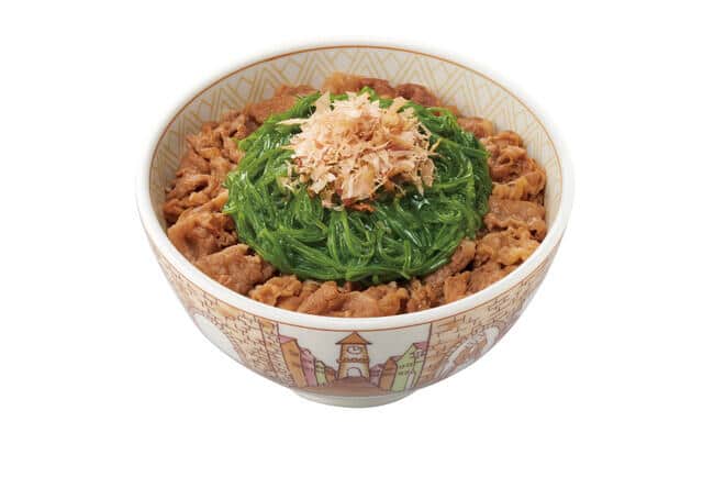 すき家「めかぶオクラ牛丼」　三陸産めかぶ、特製「旨だし醤油」を使用
