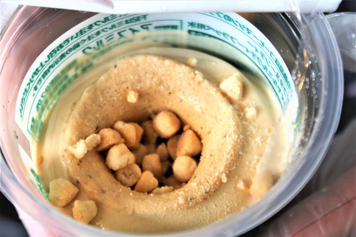 アフタヌーンティー　ロイヤルミルクティーフラッペミルクを注ぐ前