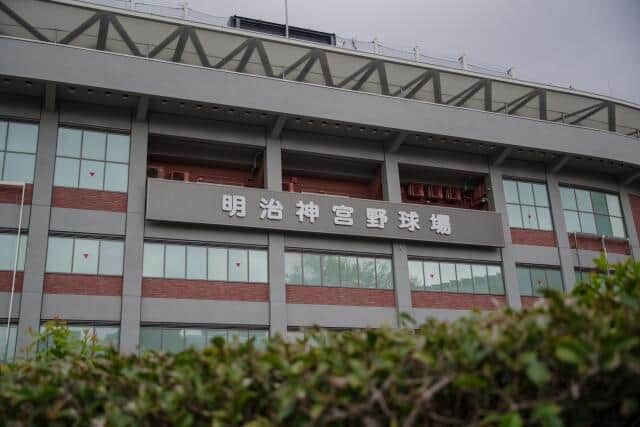 学生紙「慶應スポーツ」転売で注意喚起　「早稲田スポーツ」とのセット販売も