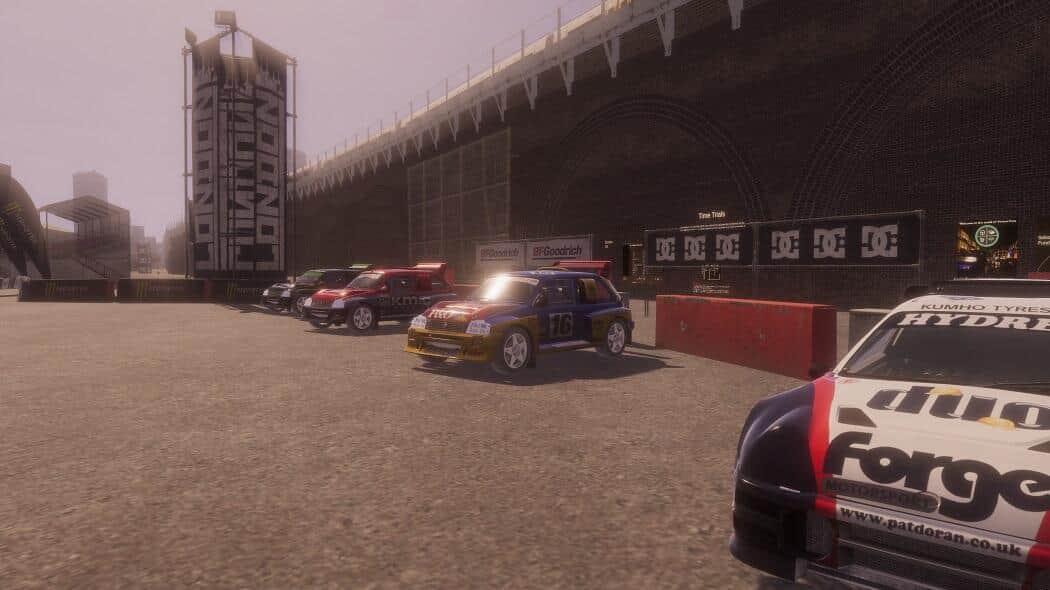「Colin McRae:DiRT 2」というゲームをモデルにしたワールドも