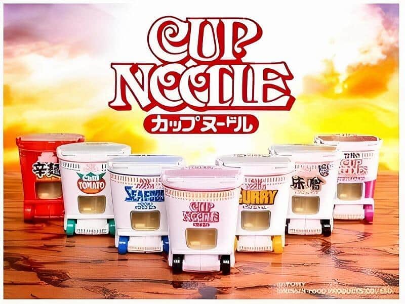 カップヌードルとトミカがコラボ　人気フレーバー6種のコレクション