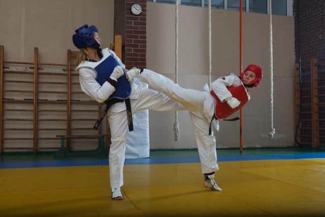 「バーチャルテコンドー」男性vs女性で試合　身体差を超えたeスポーツ