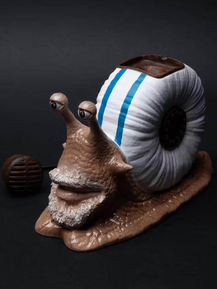 ヌメッとした皮膚...ガープの「電伝虫」貯金箱　実写版「ONE PIECE」に登場 