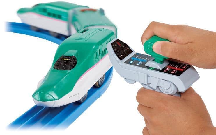 「プラレール」を片手で操作できる　「キミが運転！グリップマスコン」