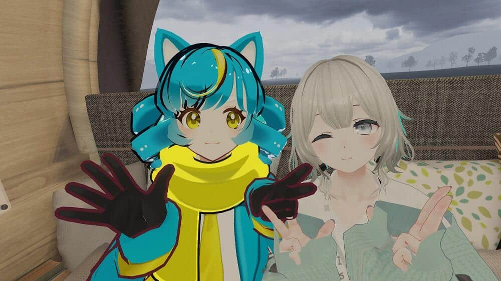 （右から）鮫本さんと、VR記者カスマル